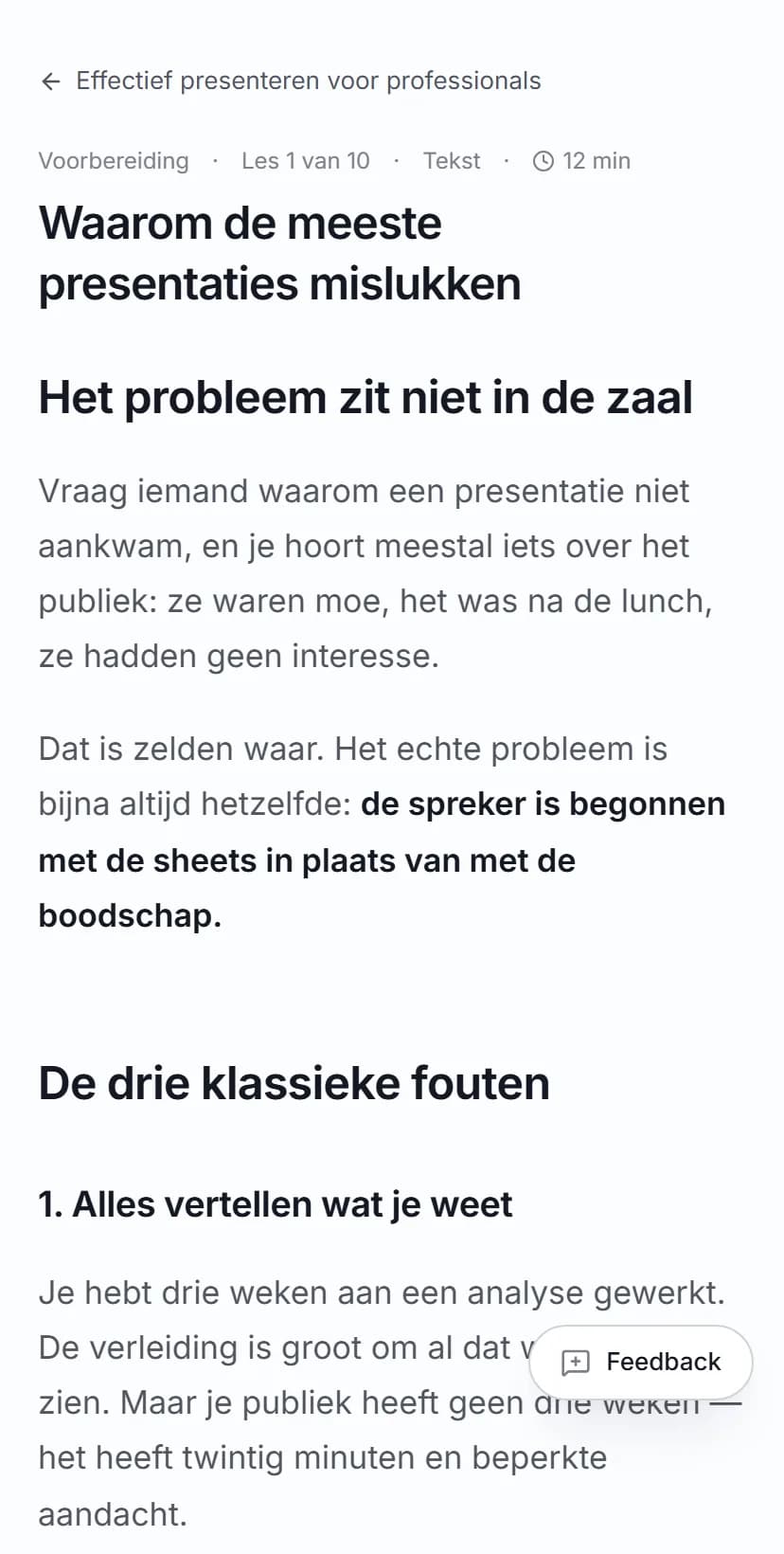 Dezelfde les op een telefoonscherm. De tekst loopt over de volle breedte en de regellengte blijft leesbaar.