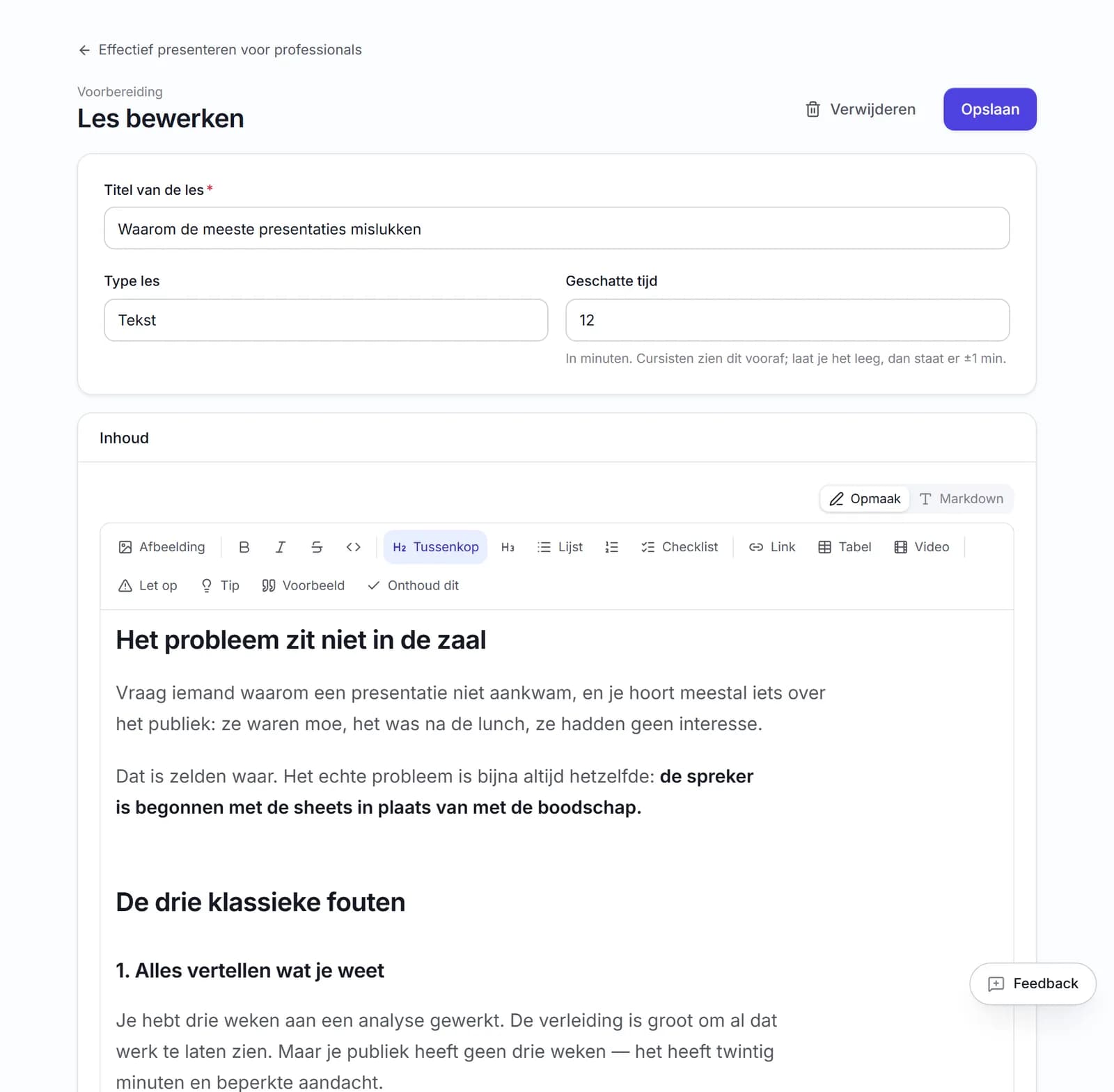 De leseditor met een titelveld, een keuze tussen tekst, video en opdracht, een veld voor de geschatte lestijd en een tekstveld voor de inhoud in Markdown.