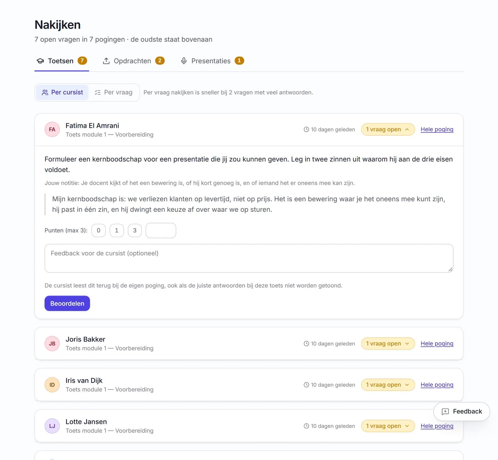 De nakijklijst met open antwoorden van cursisten. Per antwoord staat de vraag, het antwoord van de cursist, knoppen om punten toe te kennen en een veld voor feedback.